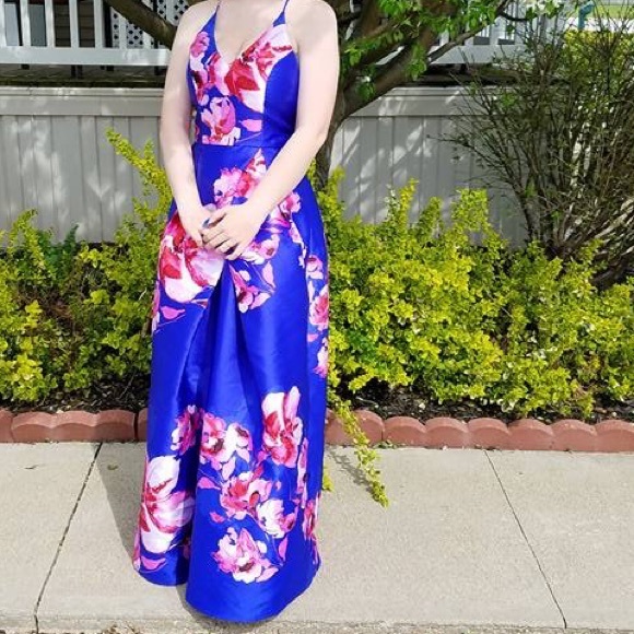 Prom dress - Picture 1 of 1